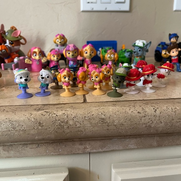 HUGE lot of Paw Patrol toys - Over 70 figurines - Picture 8 of 9